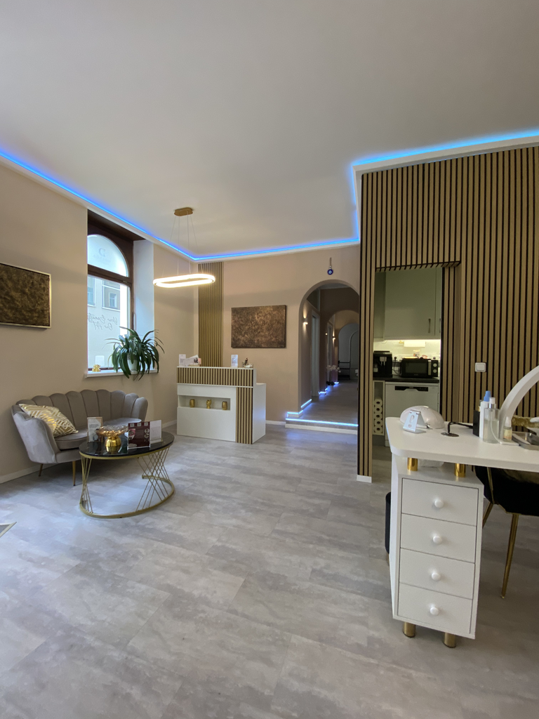 Feet 2 (R) – Professioneller Platz für Pediküre - Bild 12